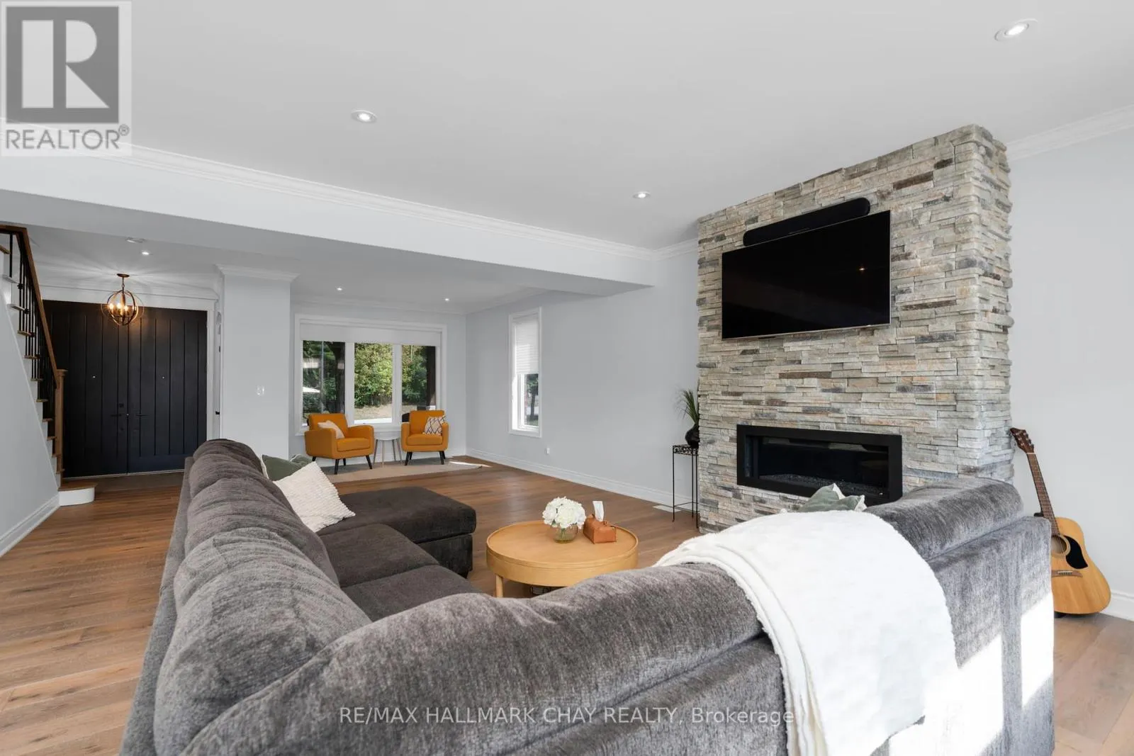 10 ROY HICKLING DRIVE