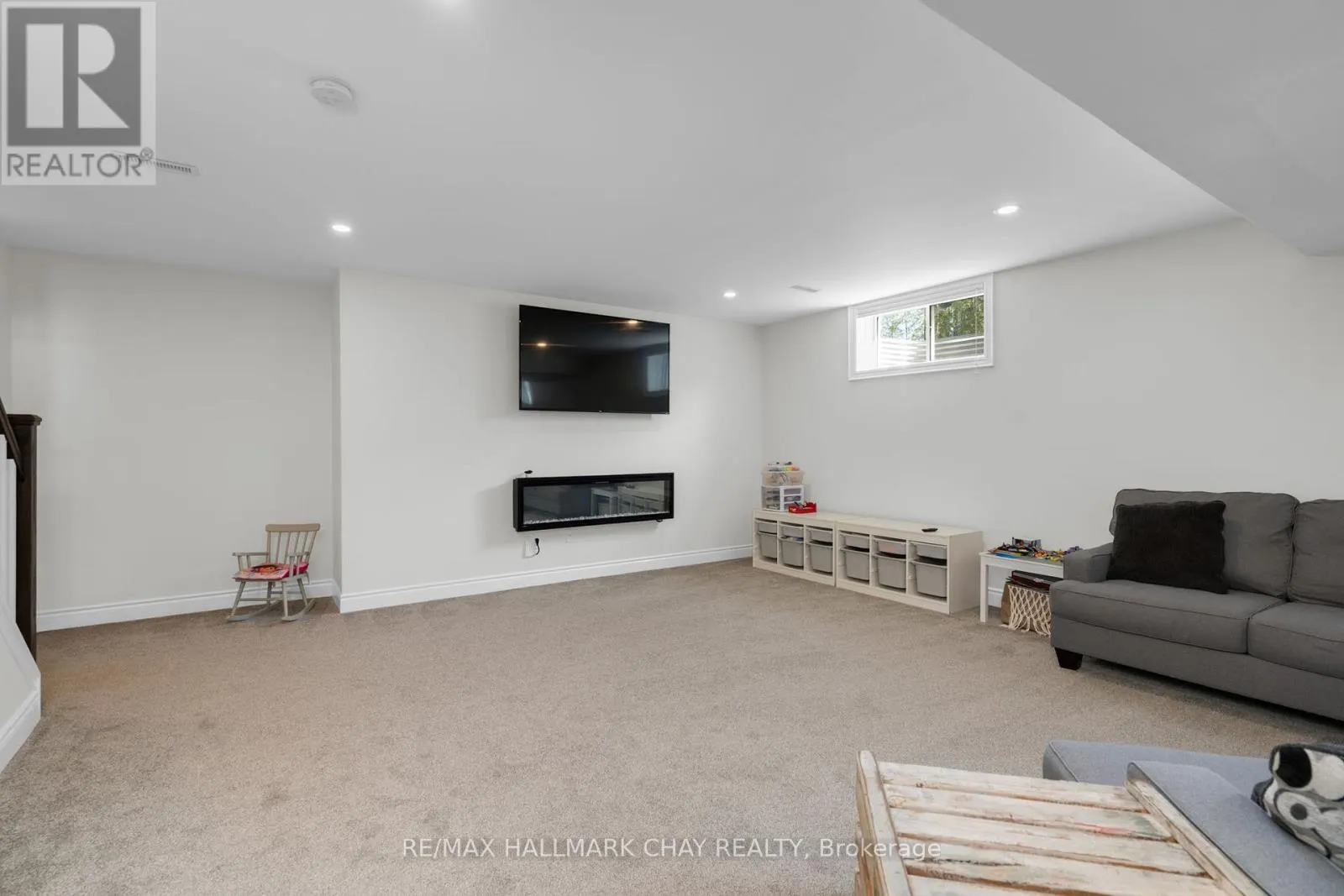 10 ROY HICKLING DRIVE