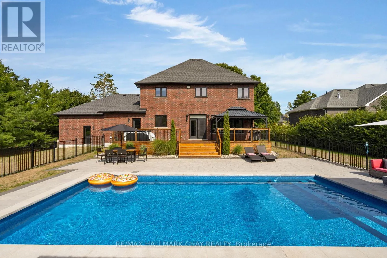 10 ROY HICKLING DRIVE