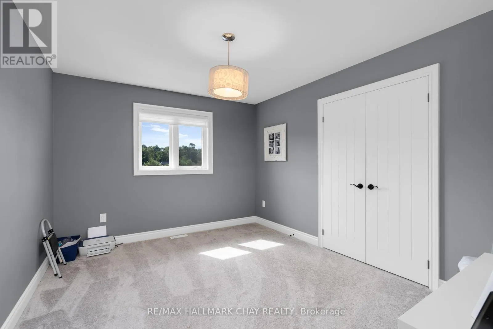 10 ROY HICKLING DRIVE