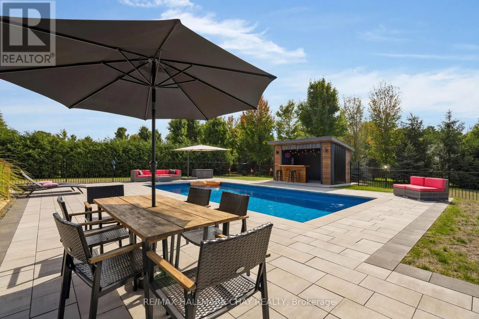 10 ROY HICKLING DRIVE