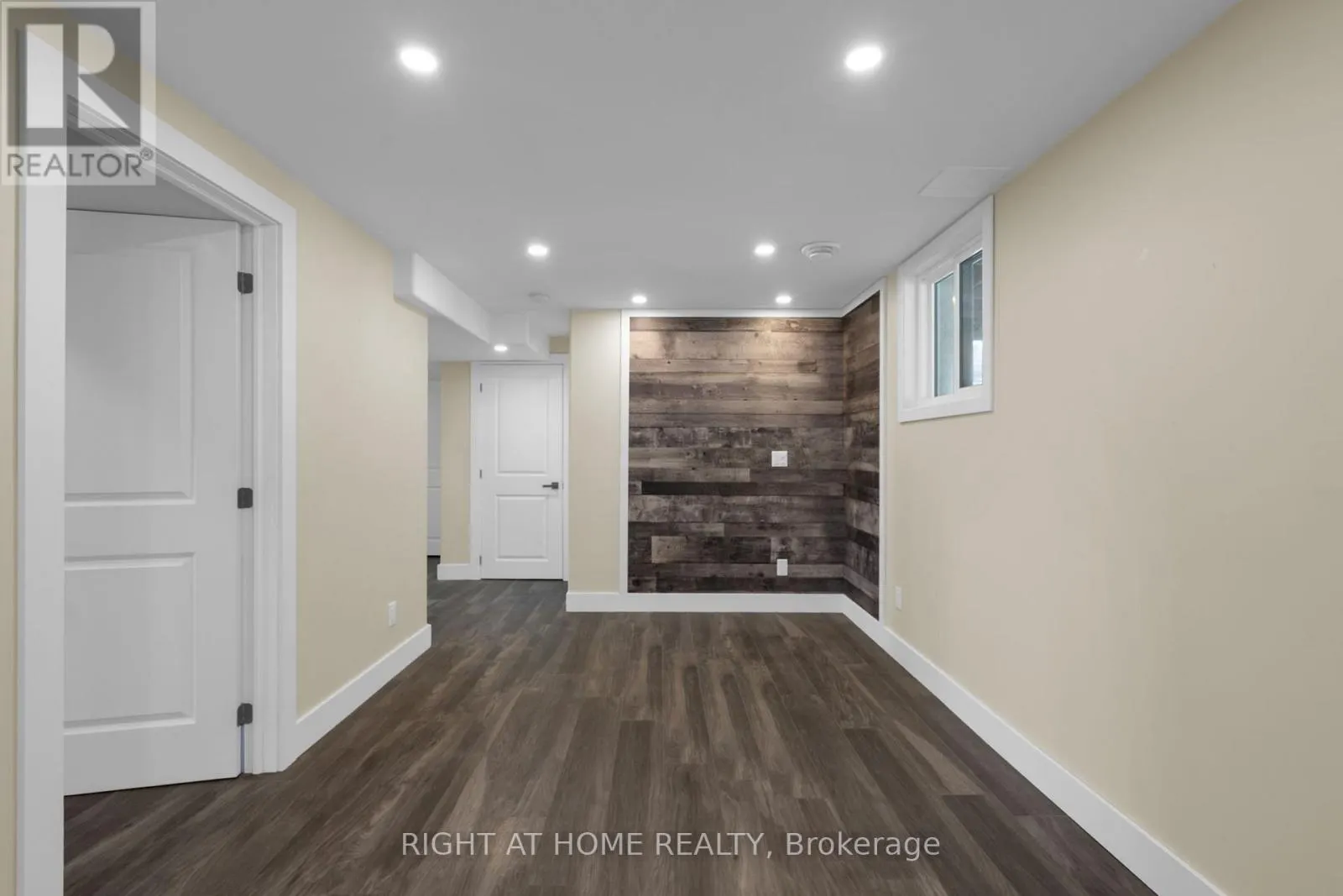 42 BYRNES CRESCENT