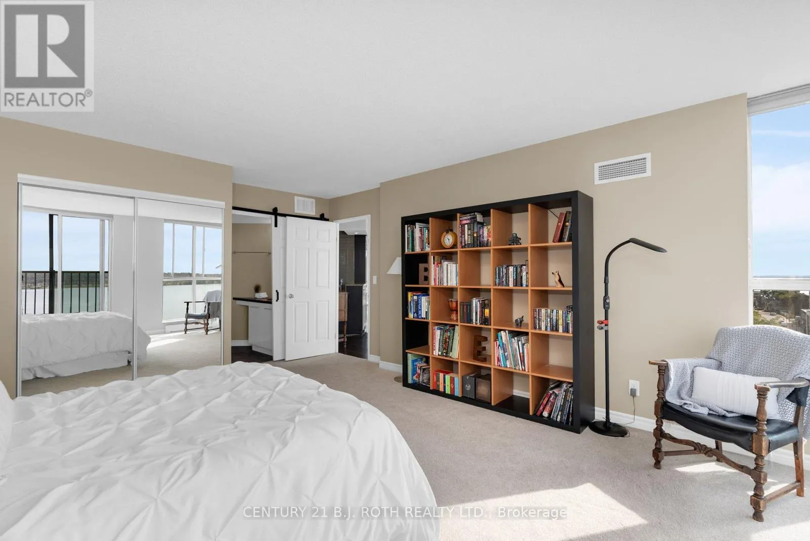 907 - 140 DUNLOP STREET E