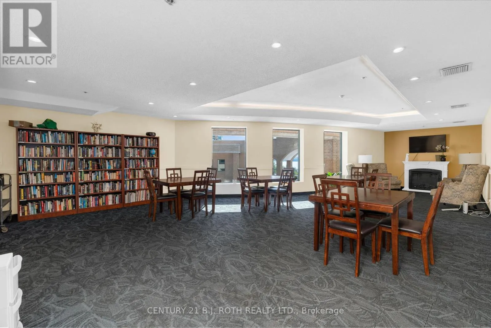 907 - 140 DUNLOP STREET E