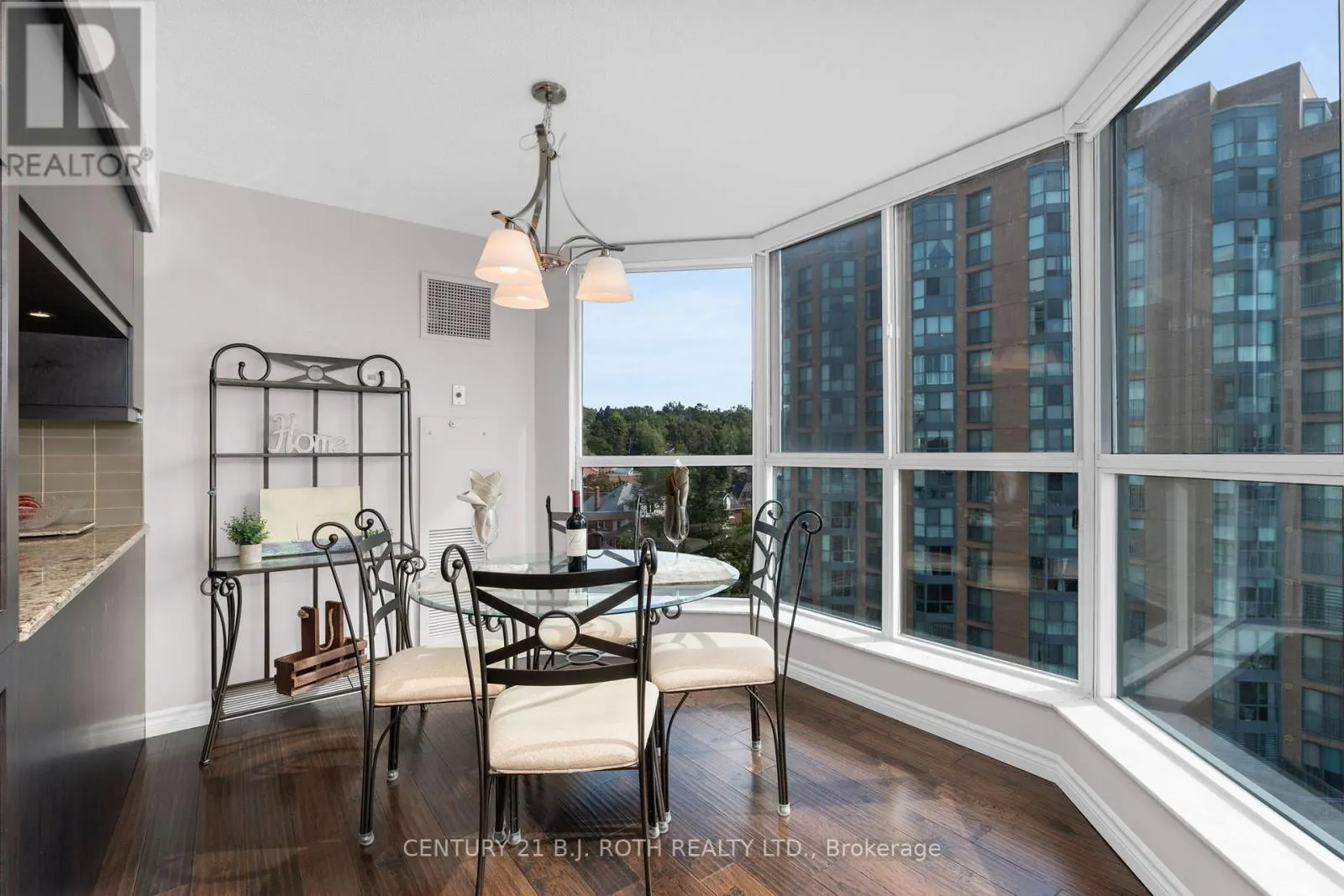 907 - 140 DUNLOP STREET E