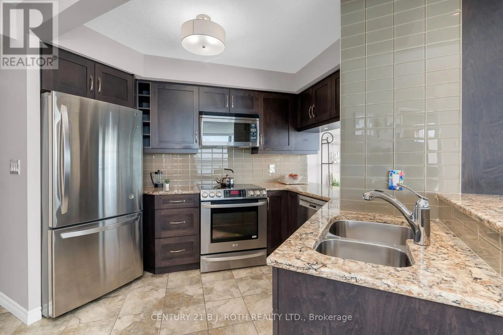 907 - 140 DUNLOP STREET E