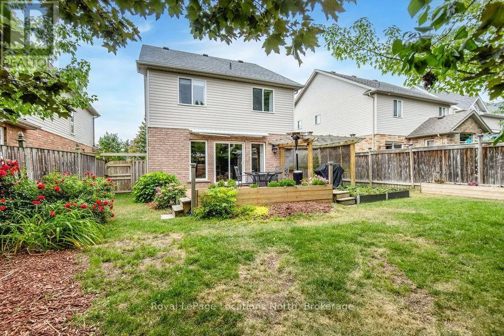 64 MARINA CRESCENT
