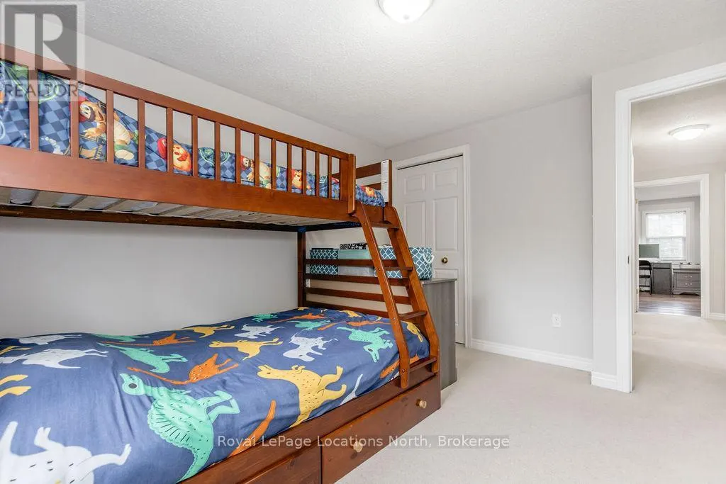 64 MARINA CRESCENT