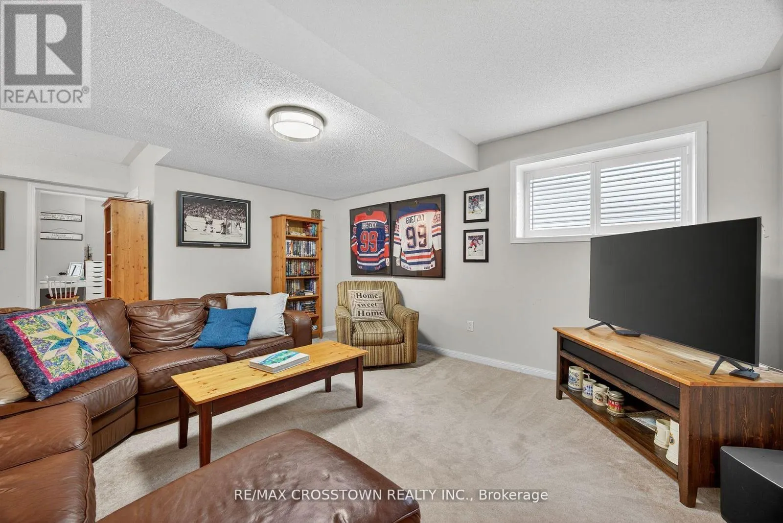 11 NORTHWOOD DRIVE