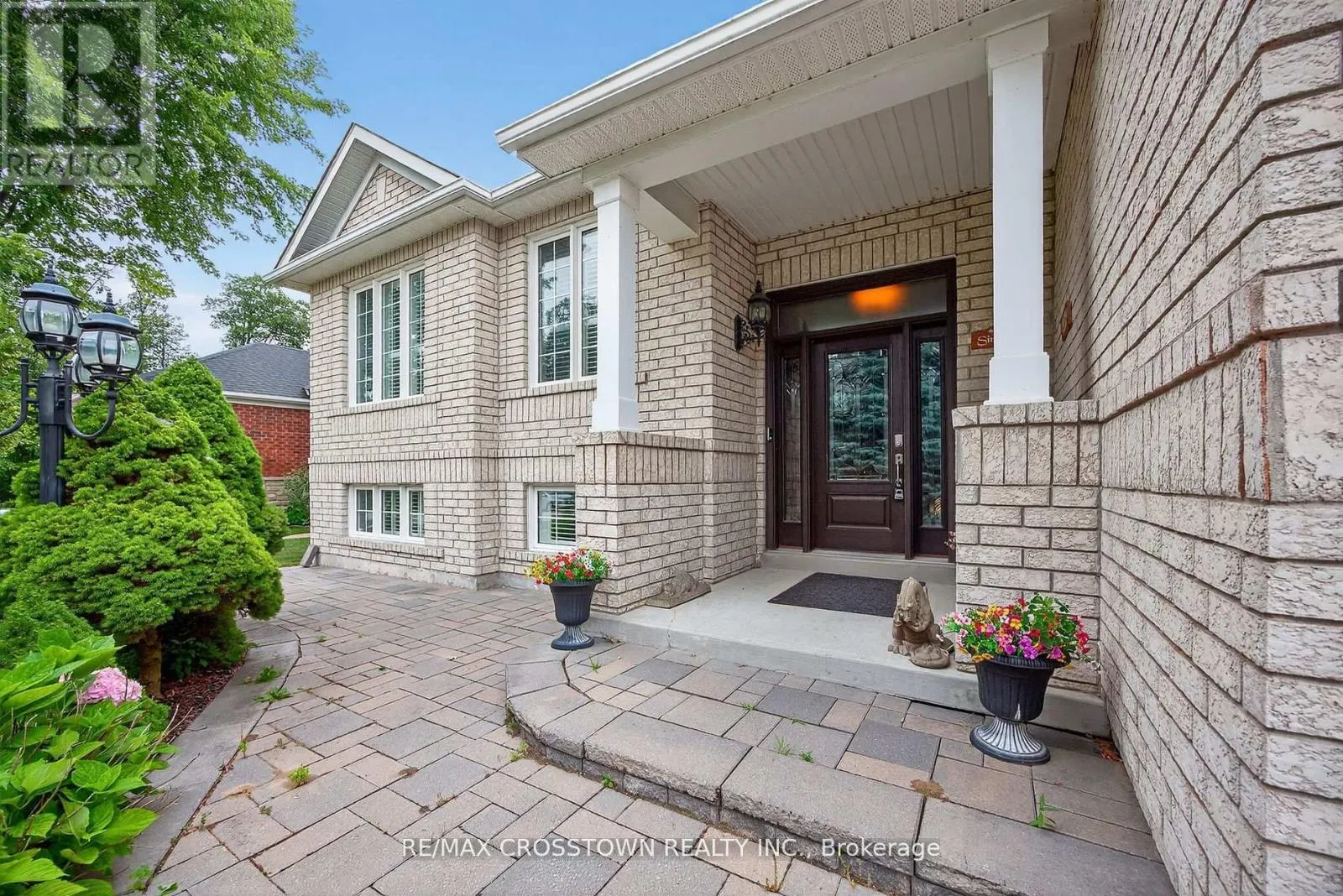 11 NORTHWOOD DRIVE
