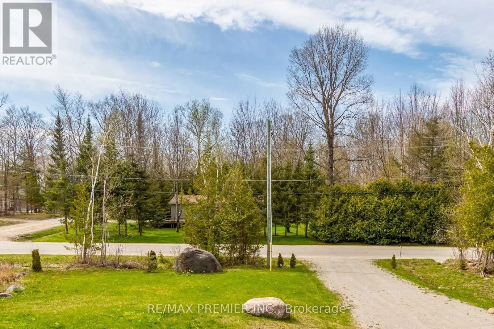 2288 CHAMPLAIN ROAD