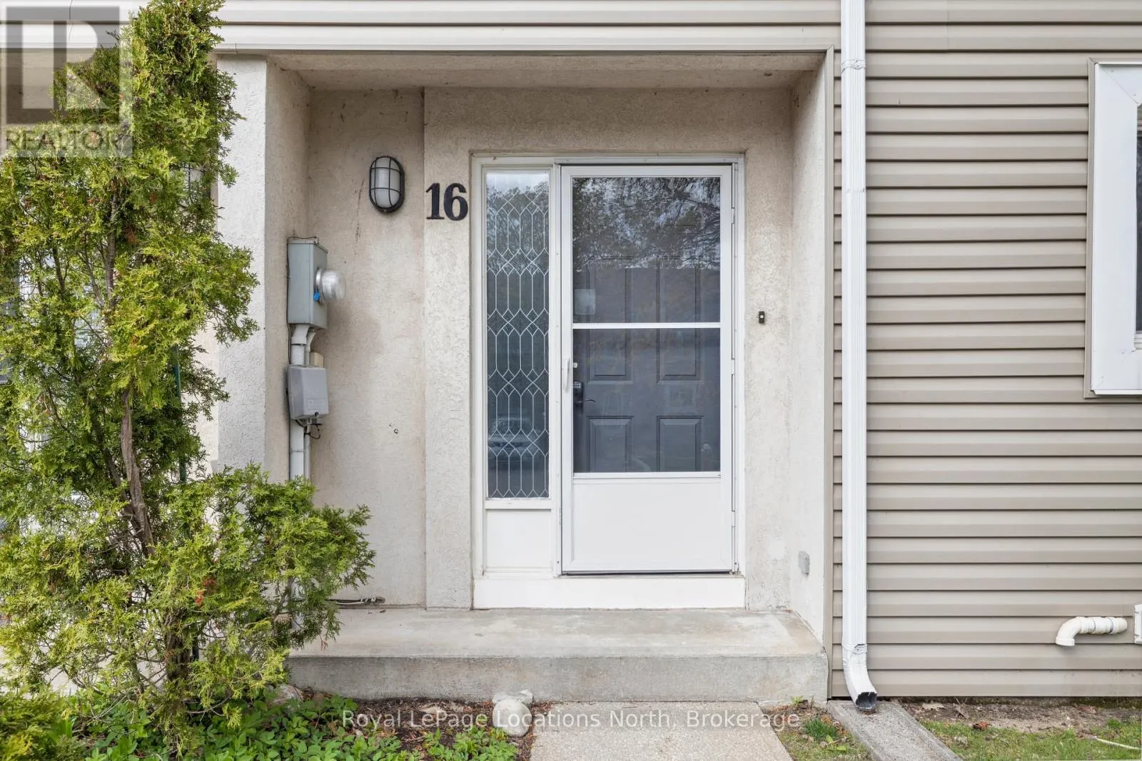 16 - 15 WATTS CRESCENT, #16