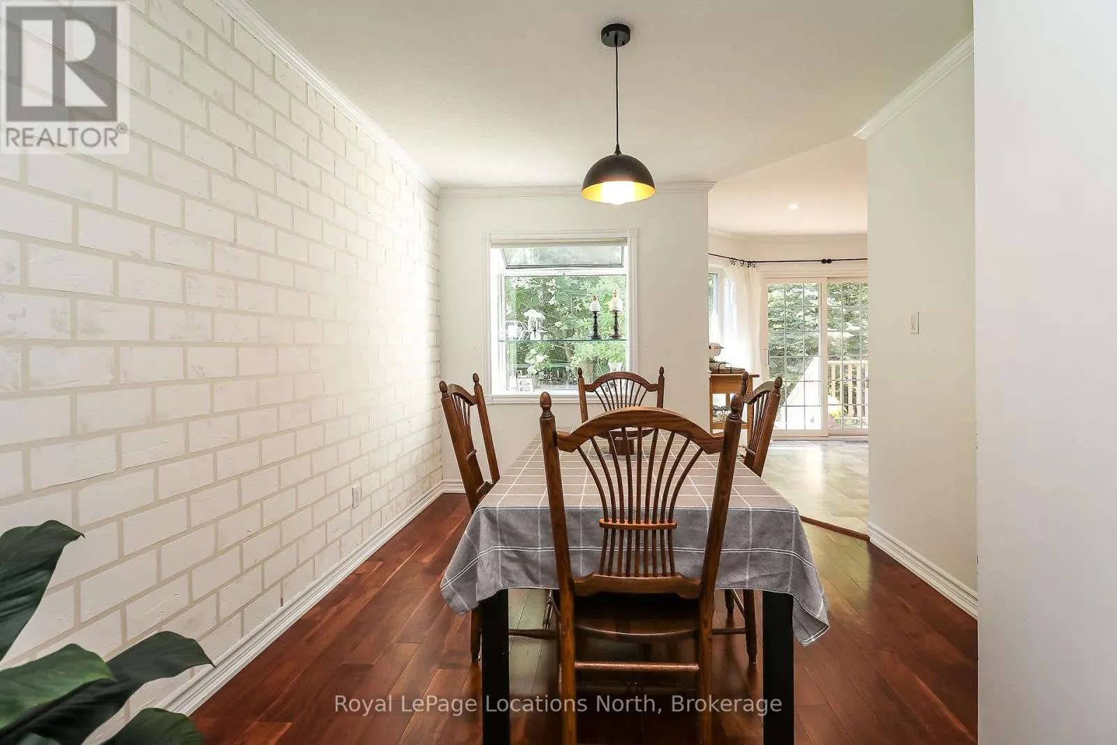 160 FERNBROOK DRIVE