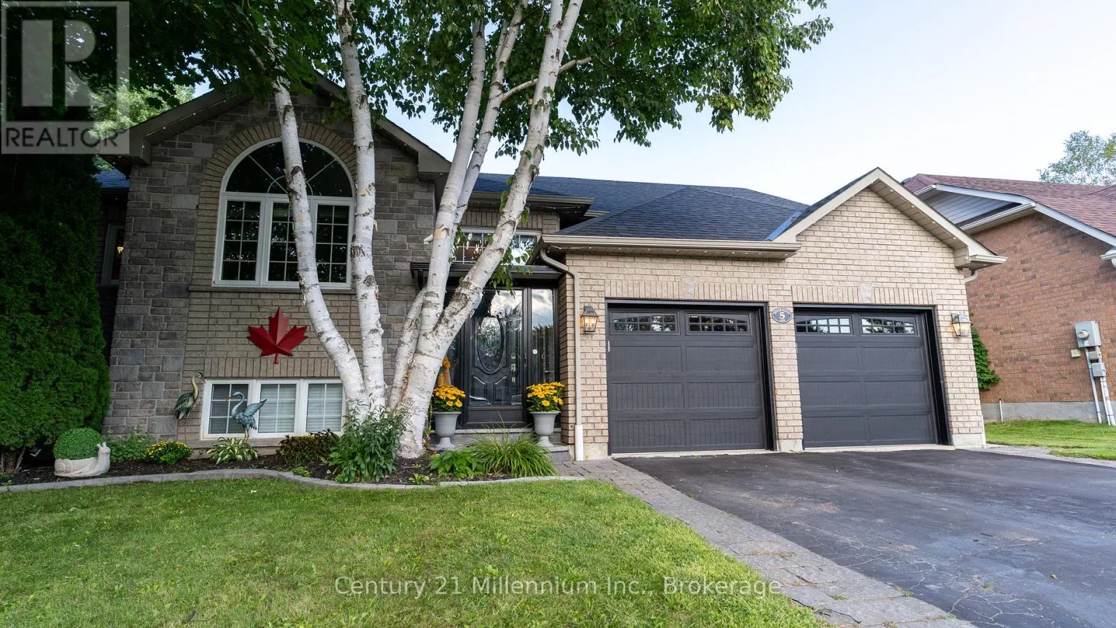5 SUGAR MAPLE LANE