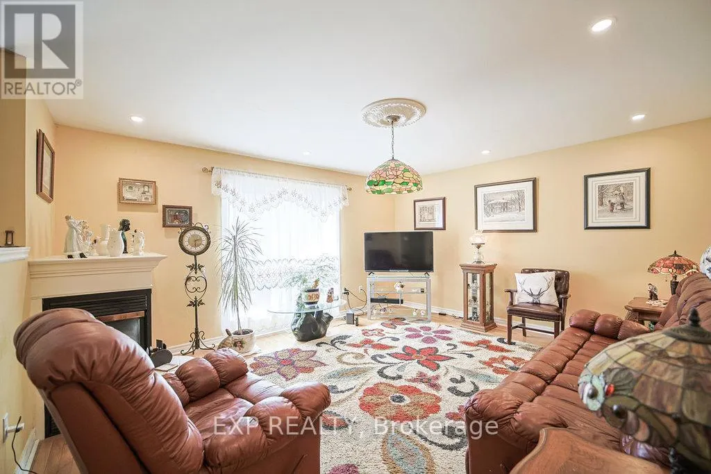 27 GREEN PINE CRESCENT