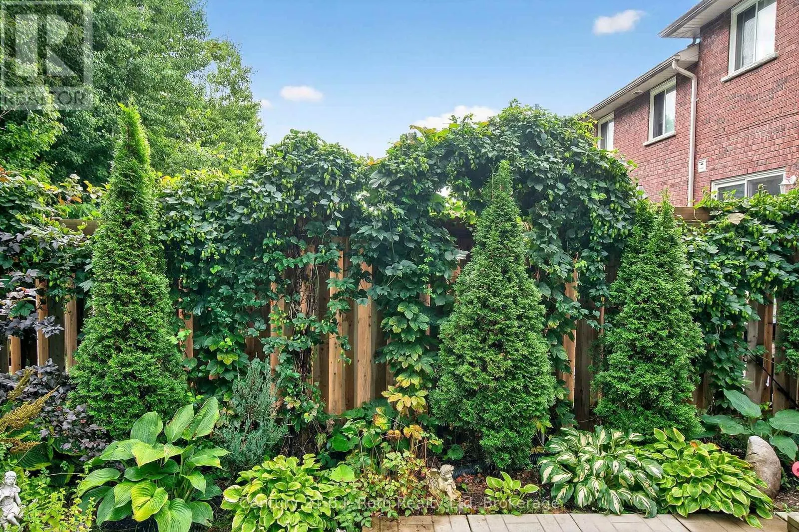 156 SOUTHWINDS CRESCENT