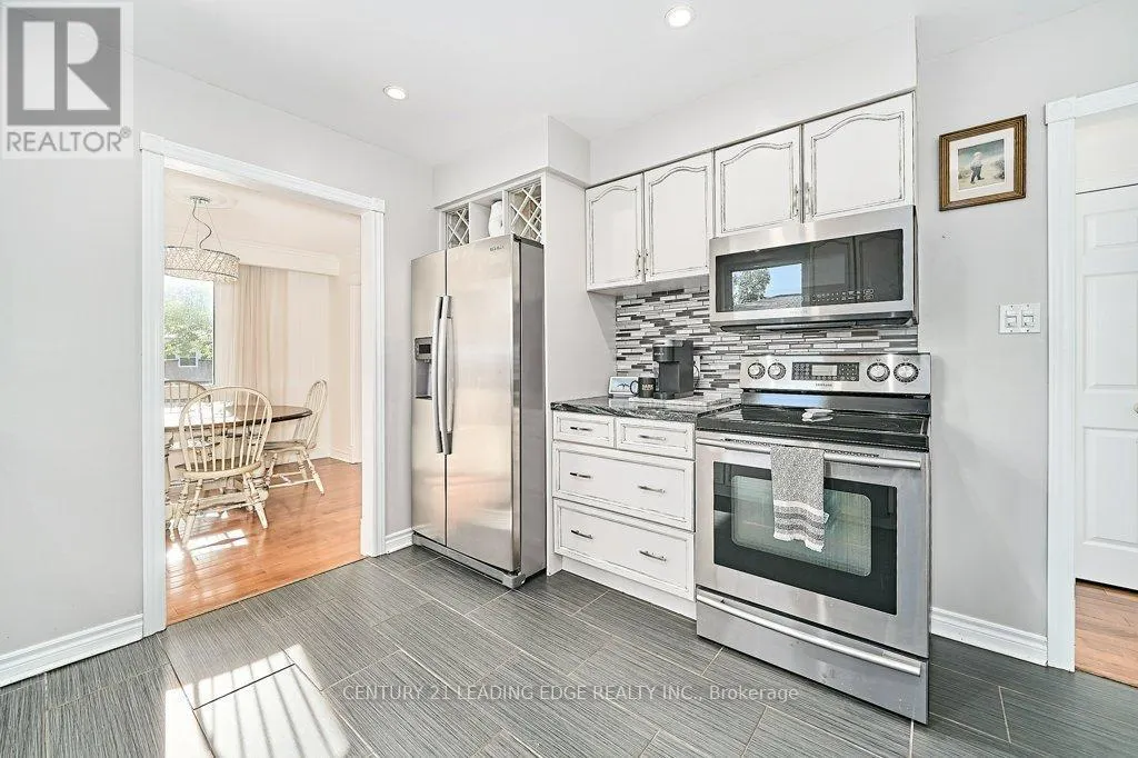 25 EILEEN DRIVE