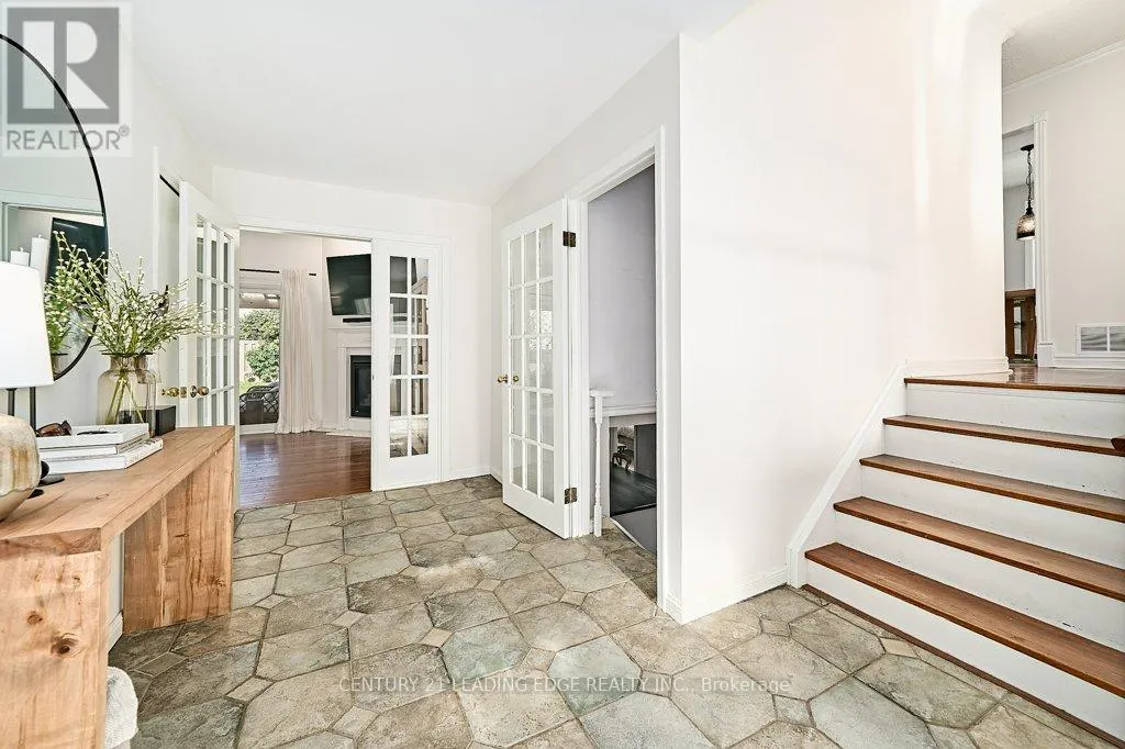 25 EILEEN DRIVE