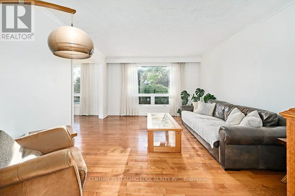 25 EILEEN DRIVE