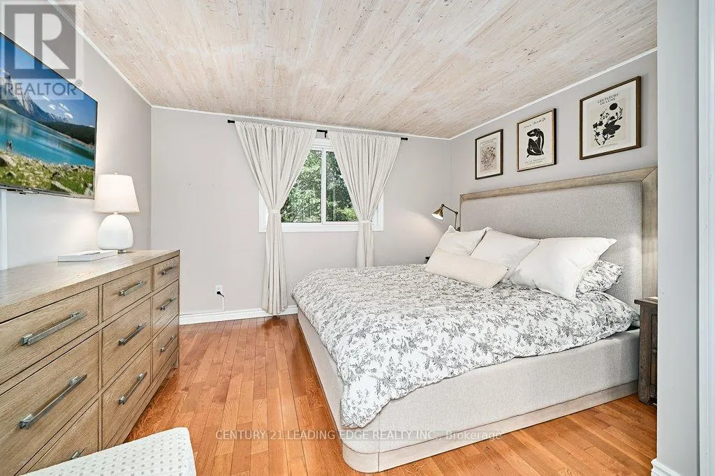 25 EILEEN DRIVE