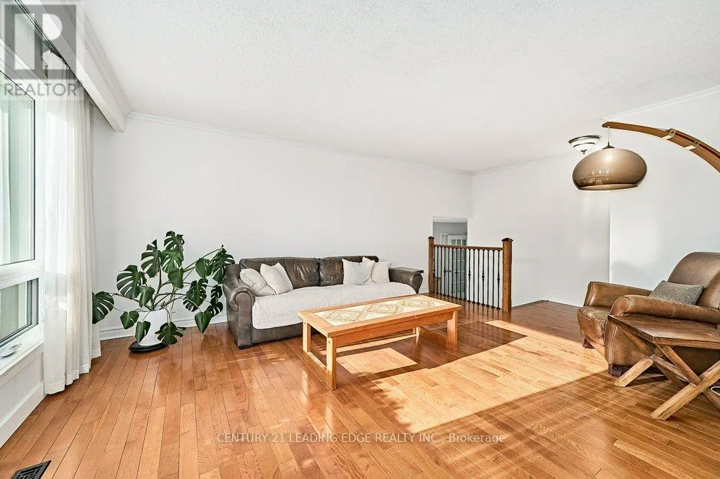 25 EILEEN DRIVE