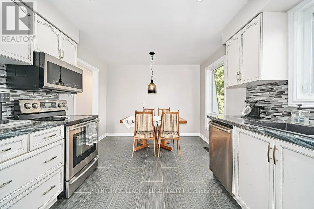 25 EILEEN DRIVE