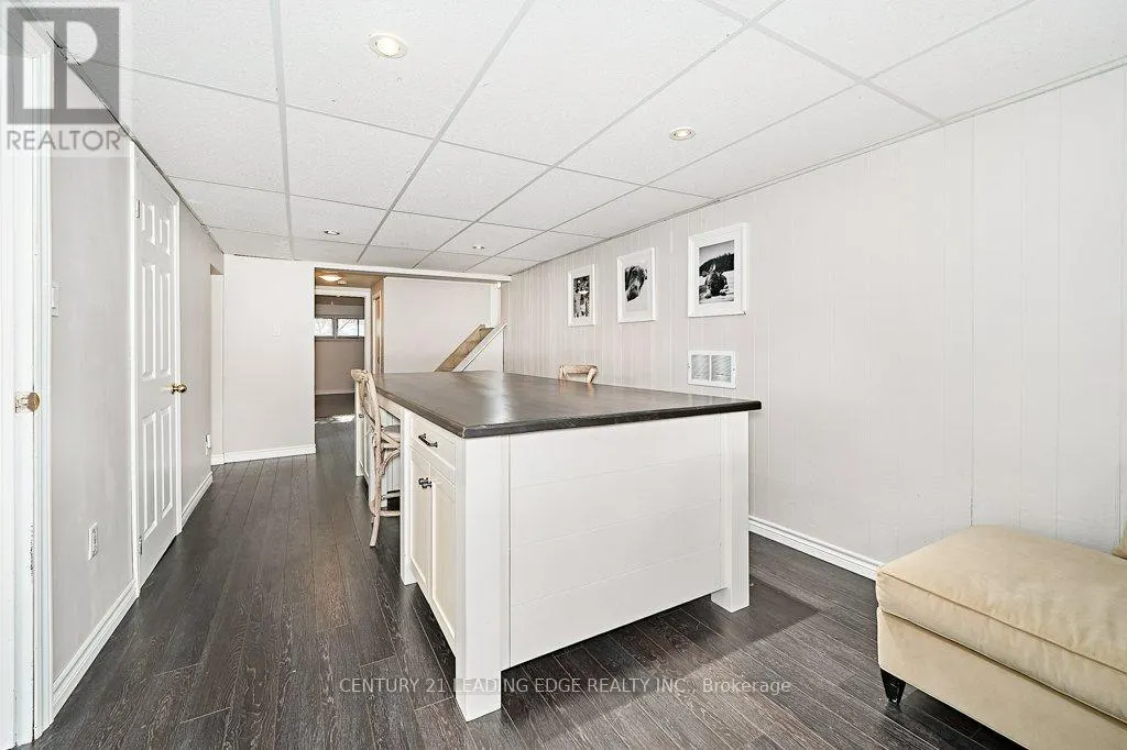 25 EILEEN DRIVE