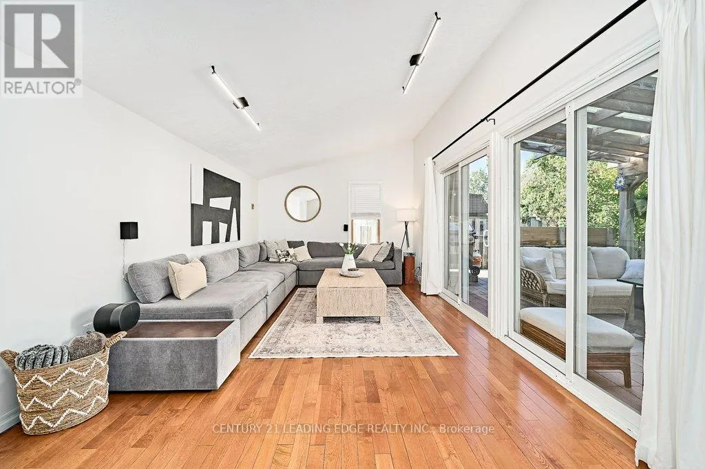 25 EILEEN DRIVE