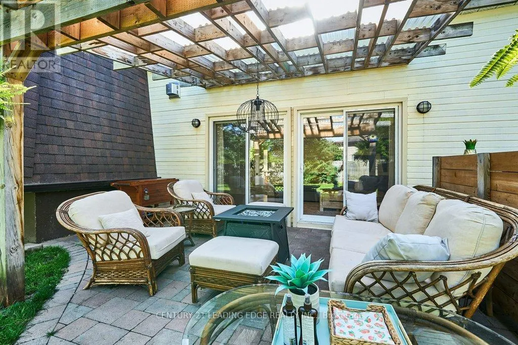 25 EILEEN DRIVE