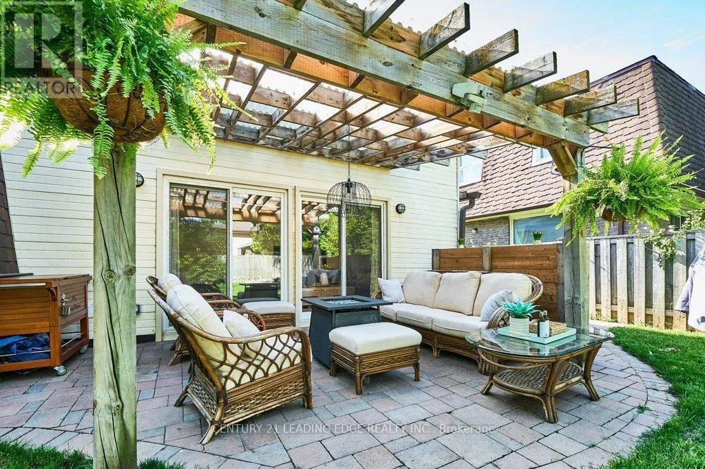 25 EILEEN DRIVE