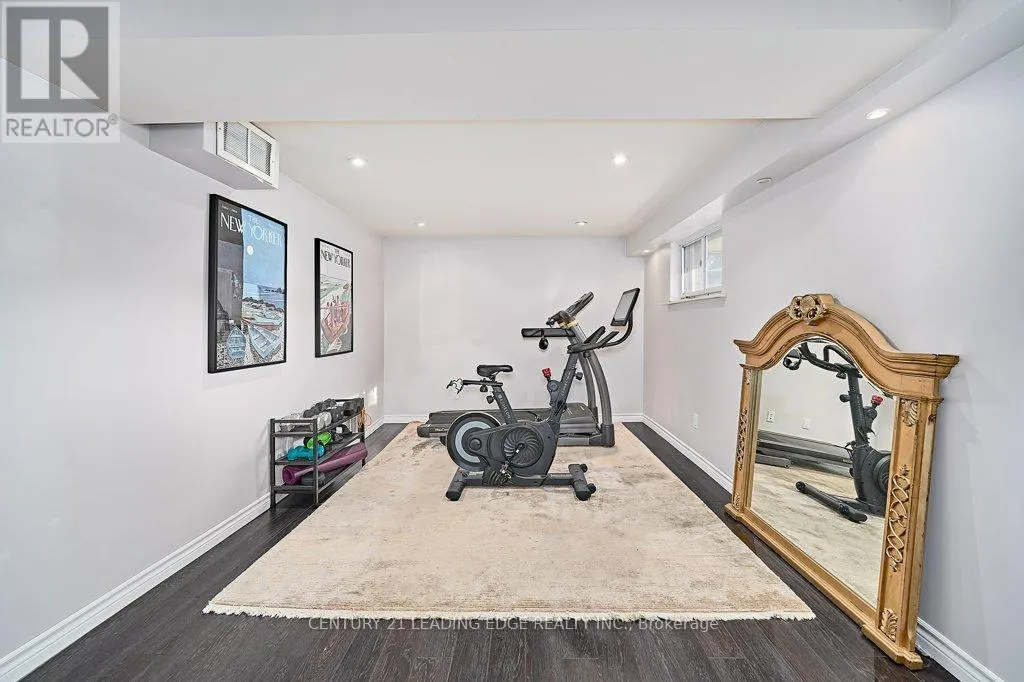 25 EILEEN DRIVE