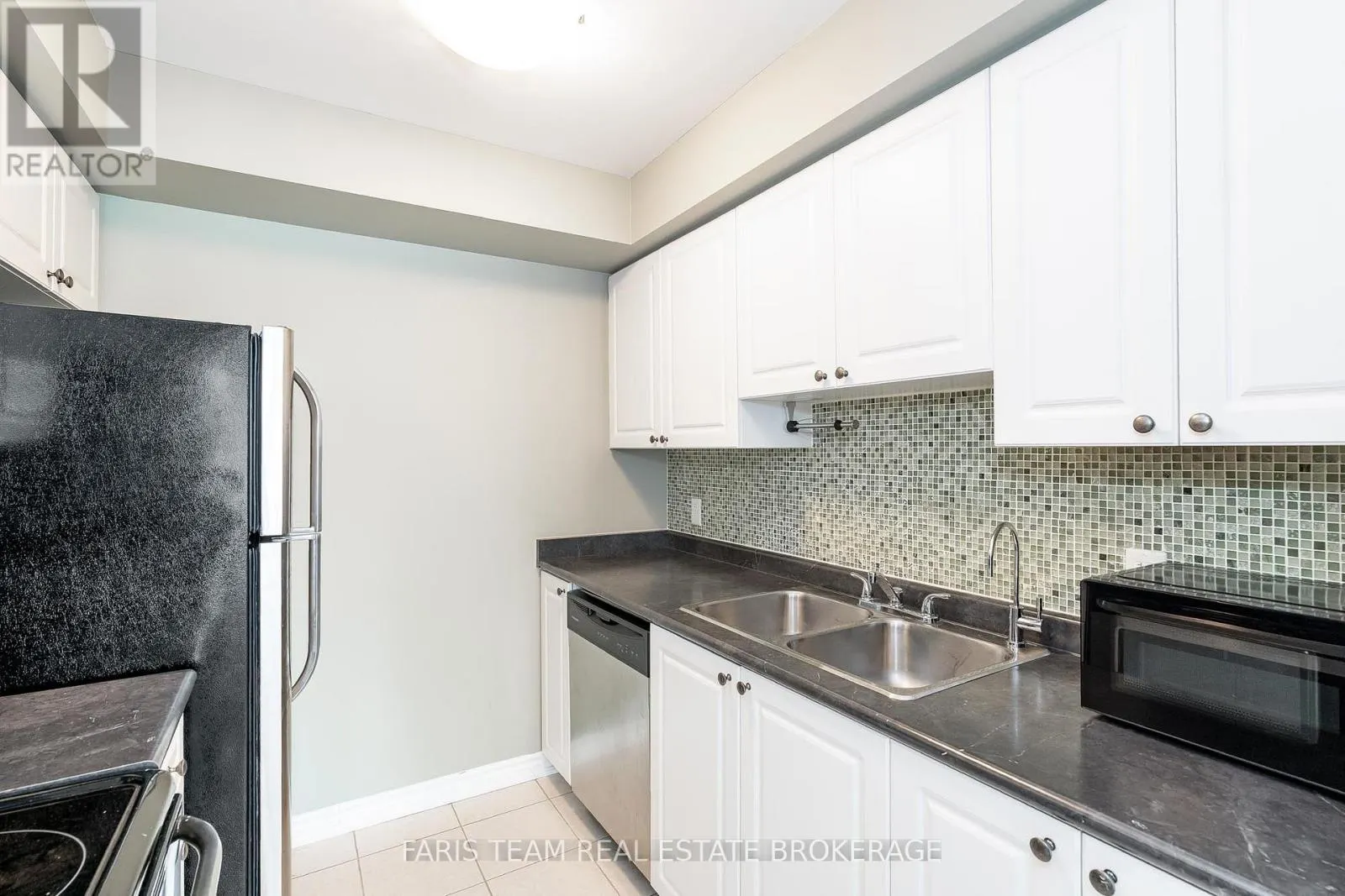 9 - 57 FERNDALE DRIVE S