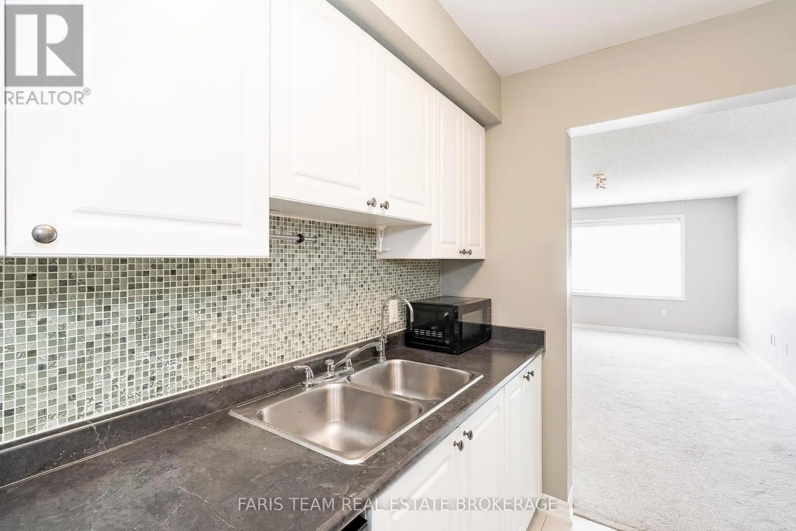 9 - 57 FERNDALE DRIVE S
