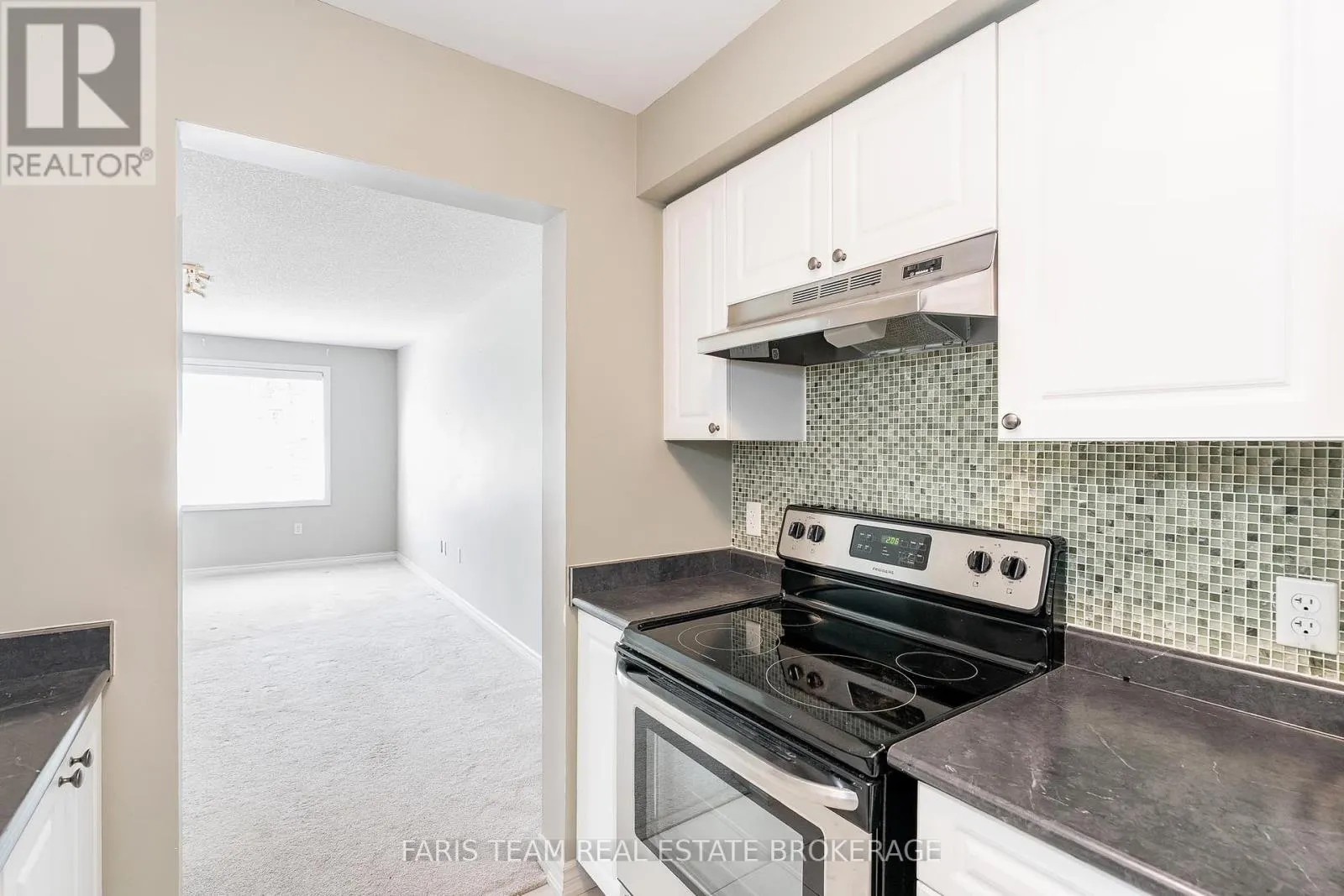 9 - 57 FERNDALE DRIVE S
