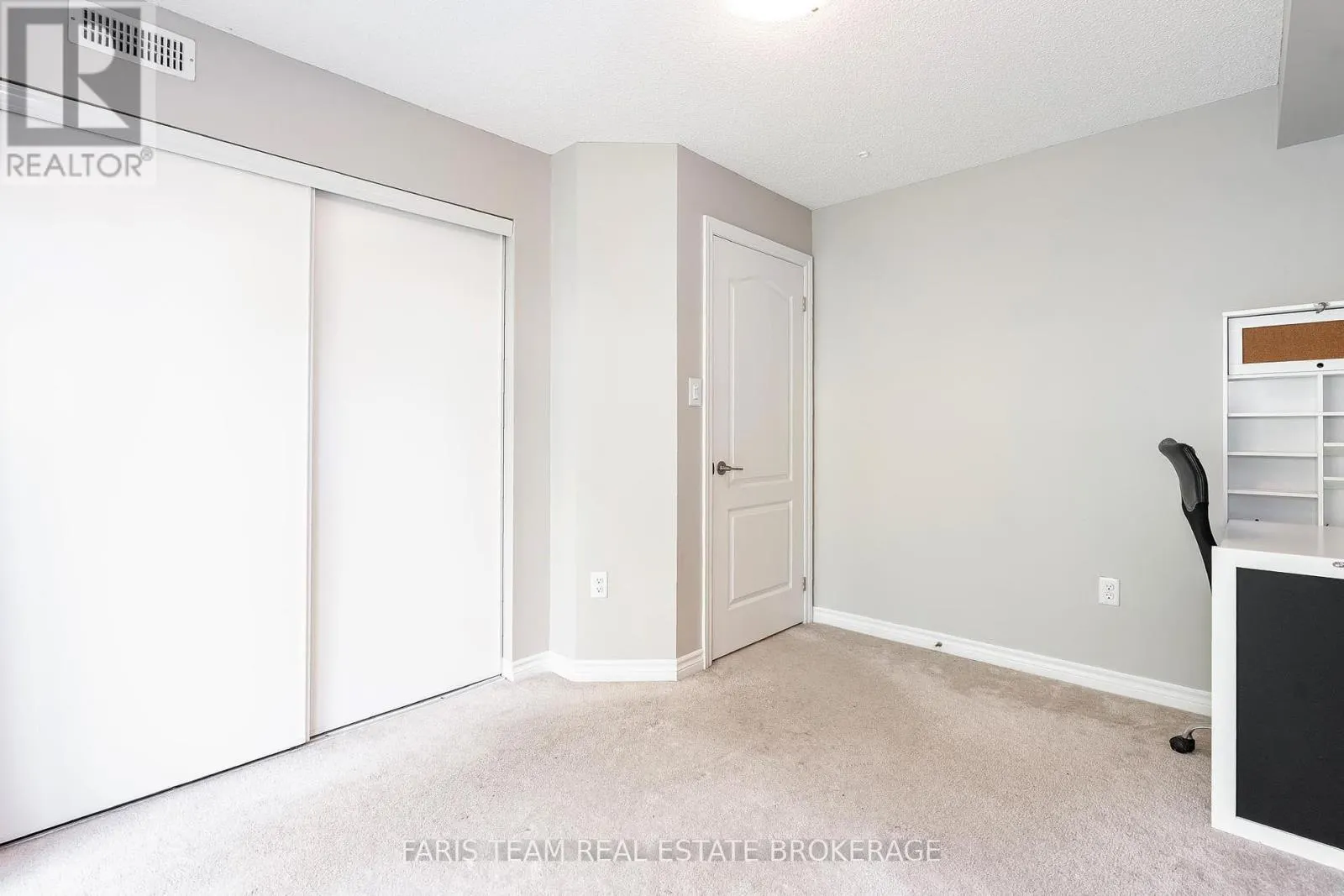 9 - 57 FERNDALE DRIVE S