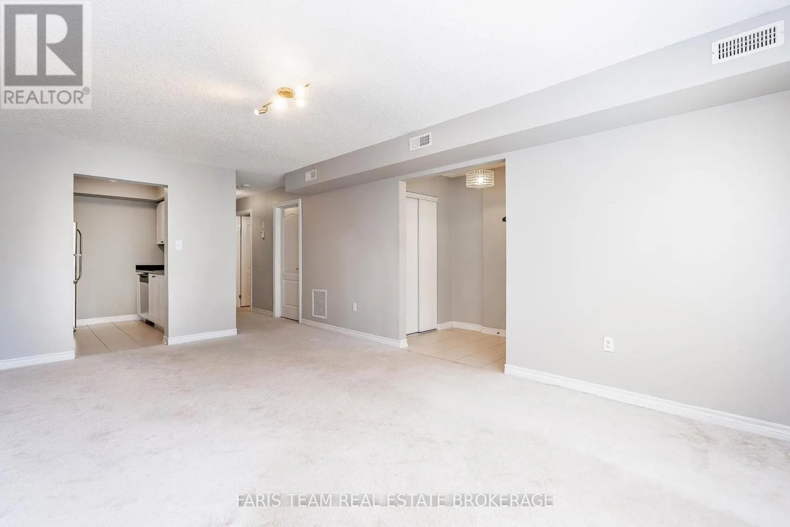 9 - 57 FERNDALE DRIVE S