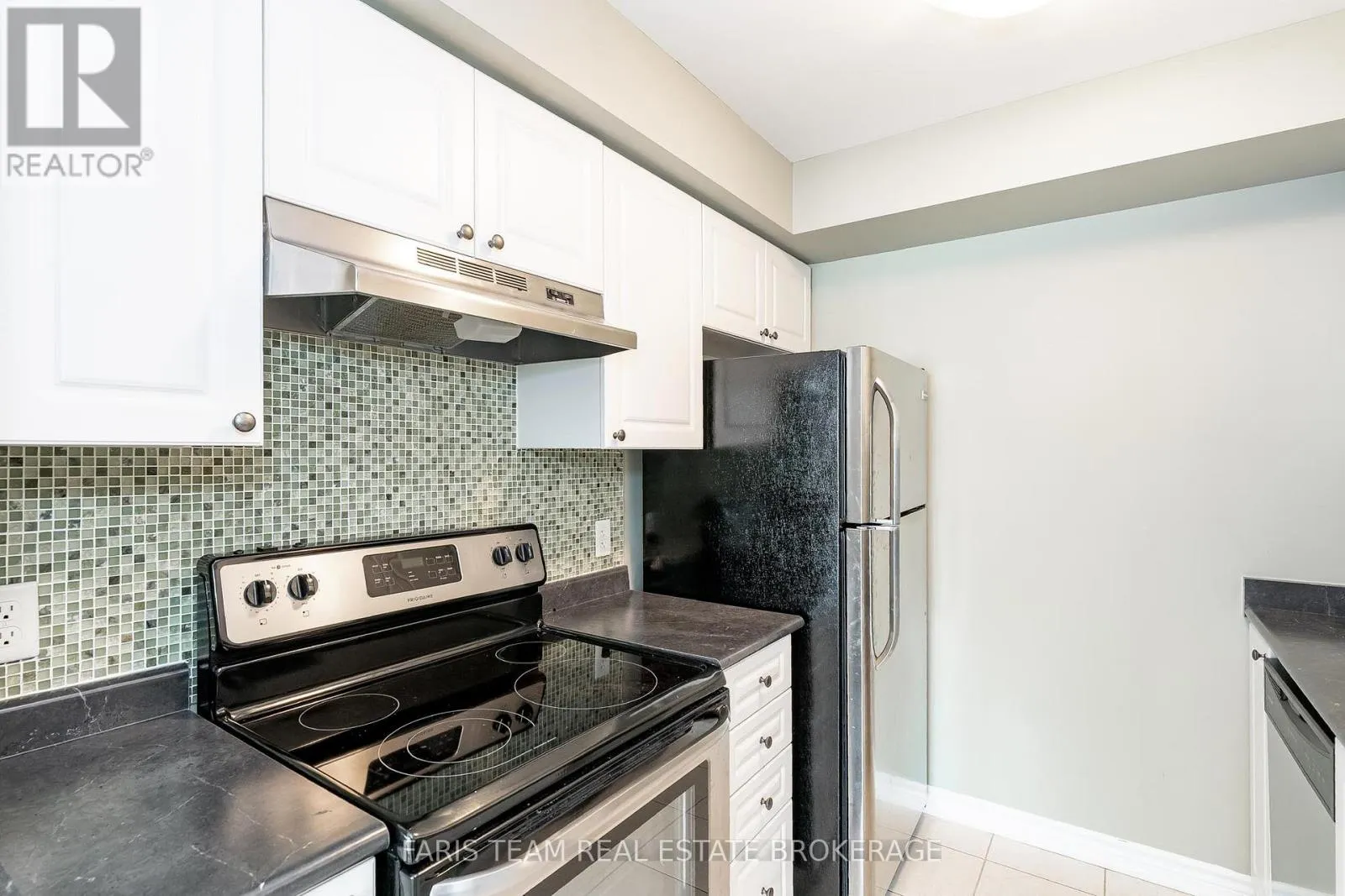 9 - 57 FERNDALE DRIVE S