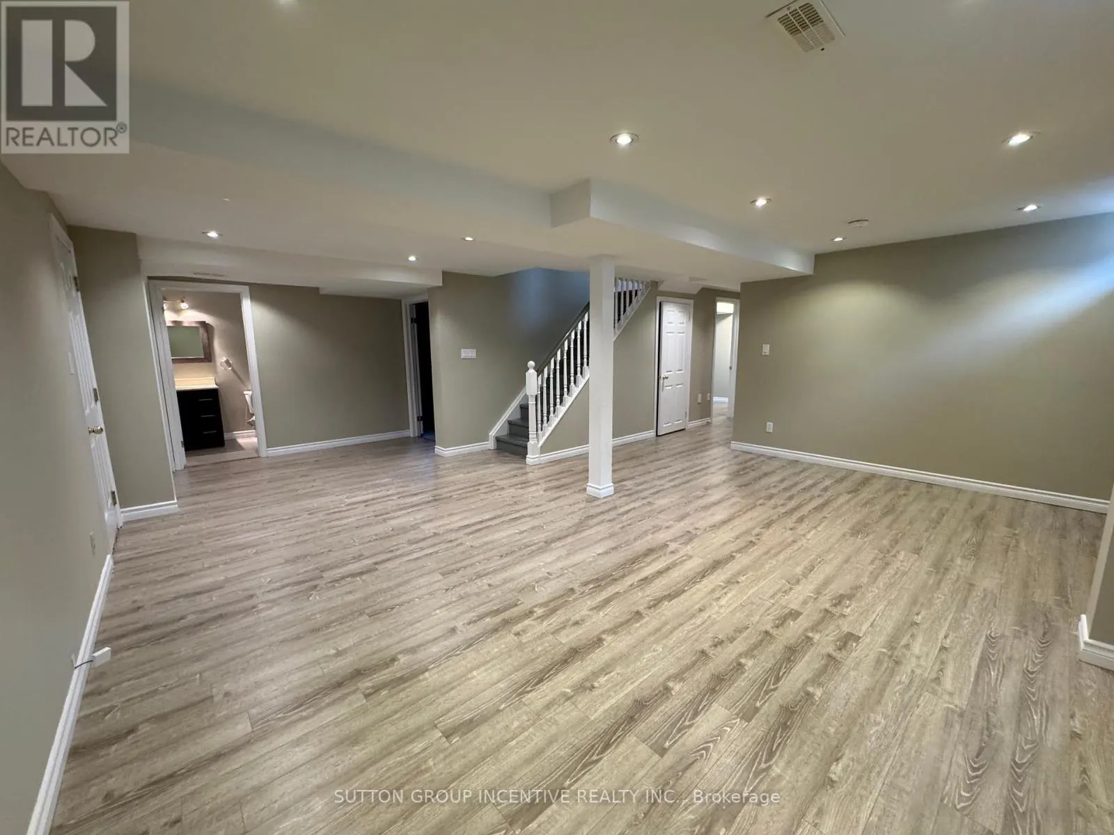 30 COUNTRY LANE