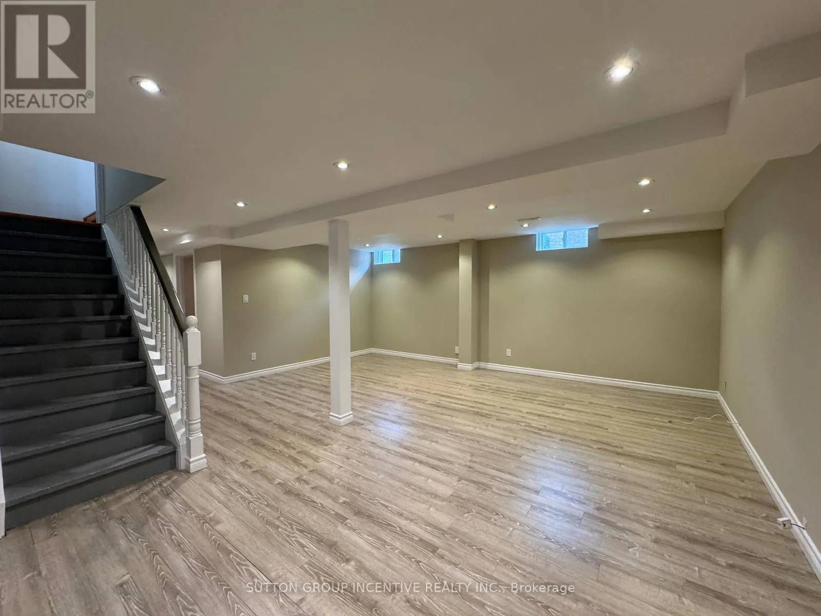 30 COUNTRY LANE