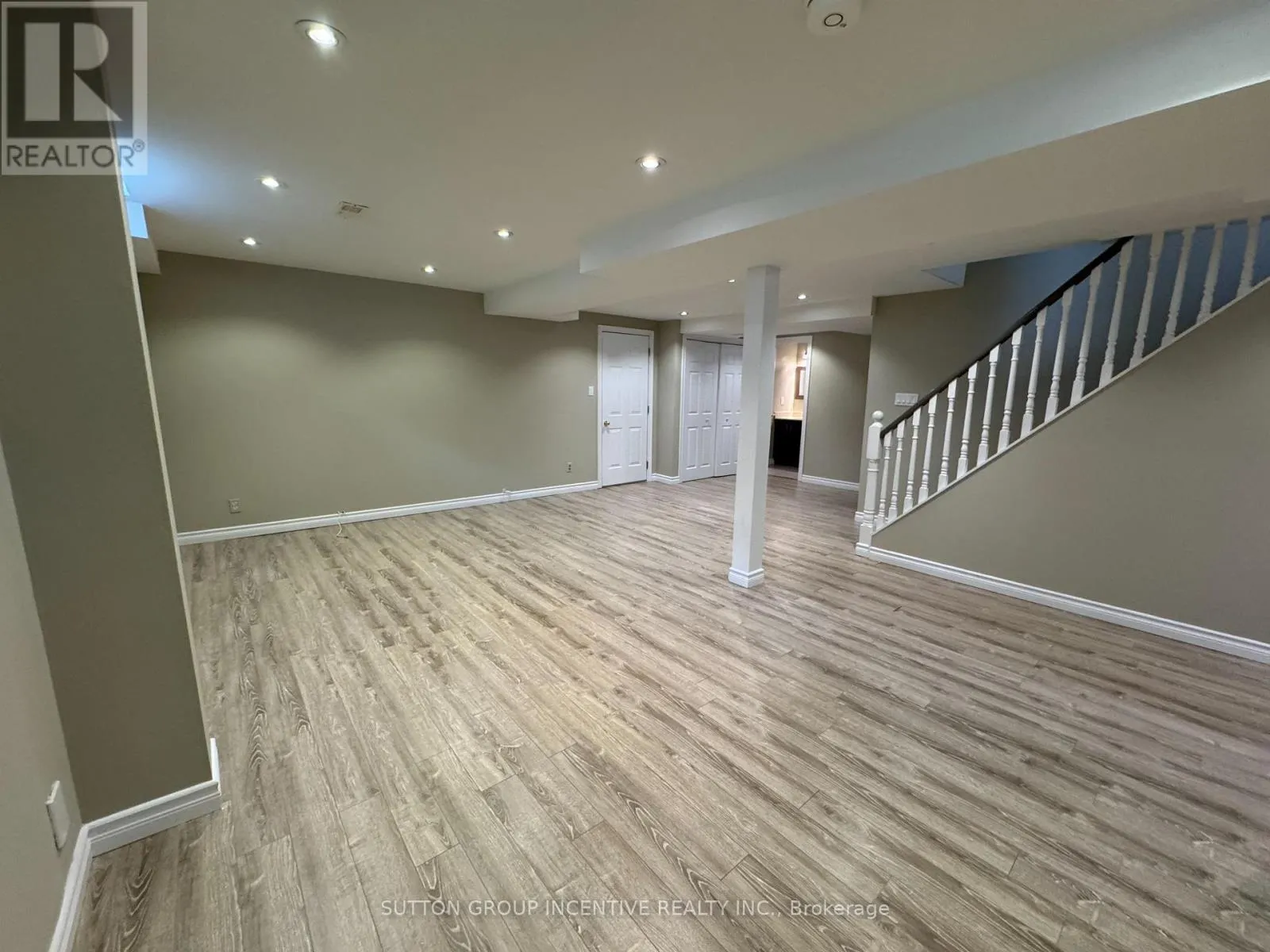 30 COUNTRY LANE