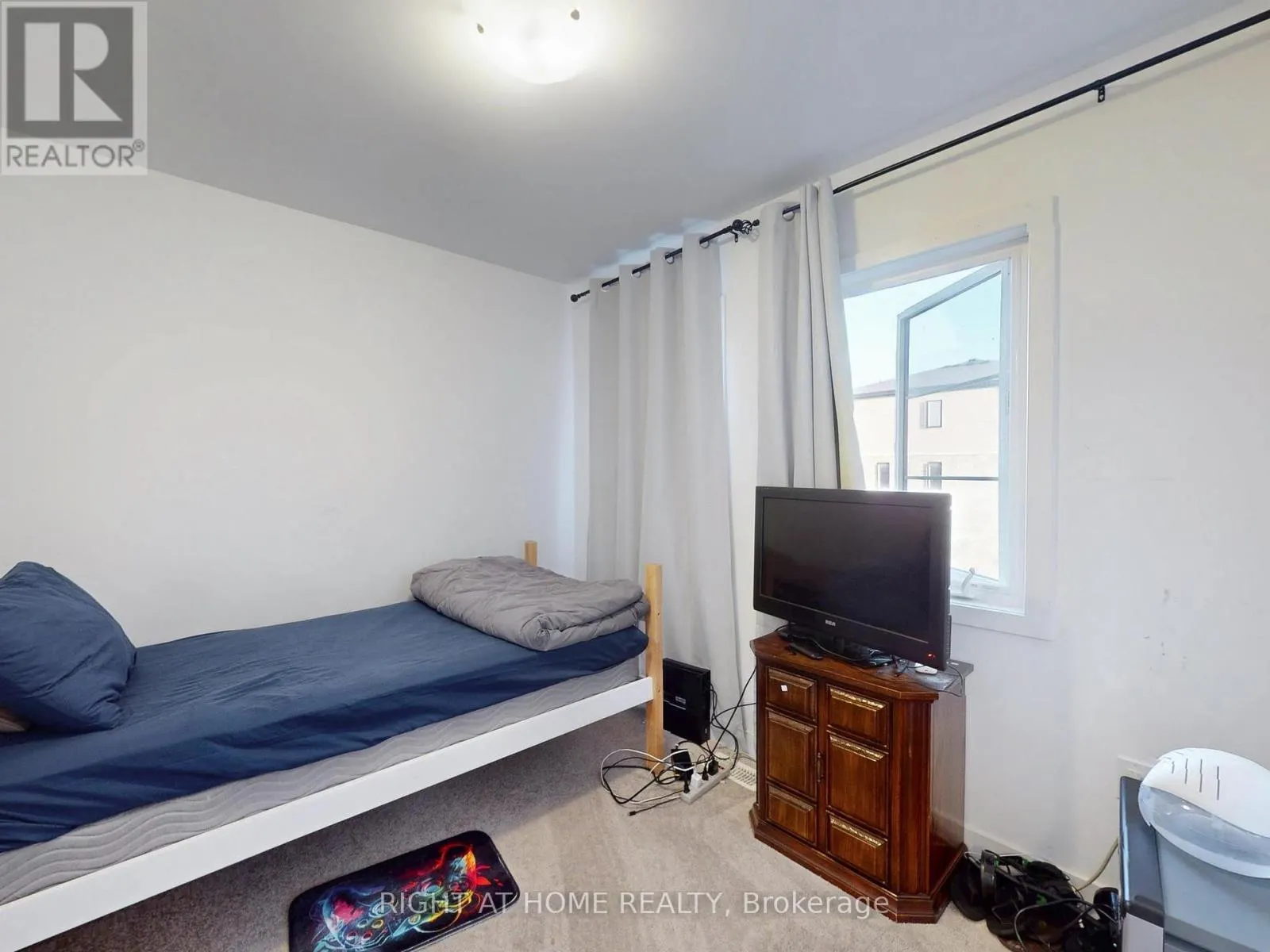 33 PUMPKIN CORNER CRESCENT