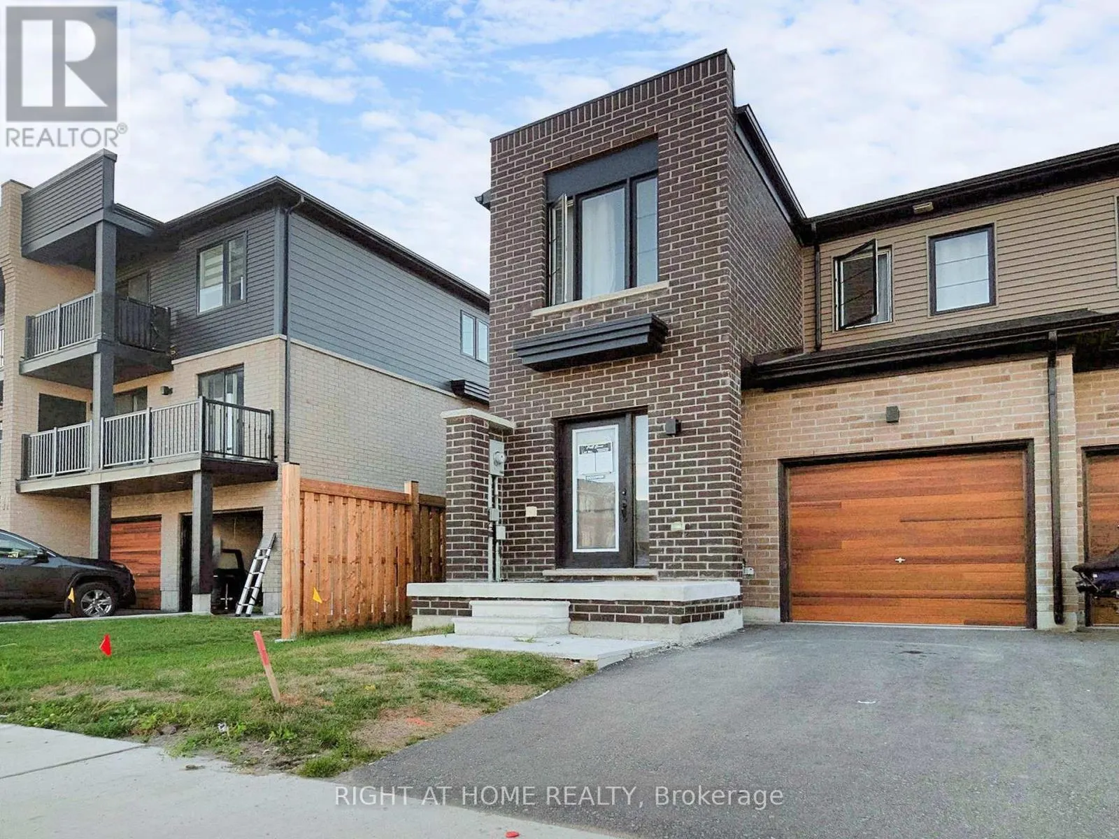 33 PUMPKIN CORNER CRESCENT