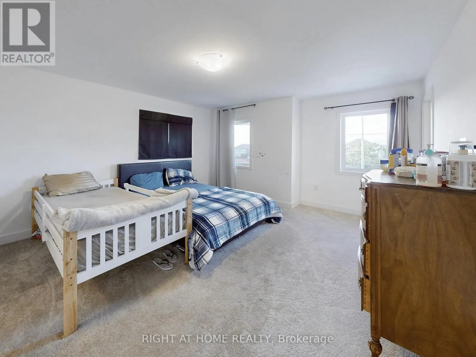 33 PUMPKIN CORNER CRESCENT