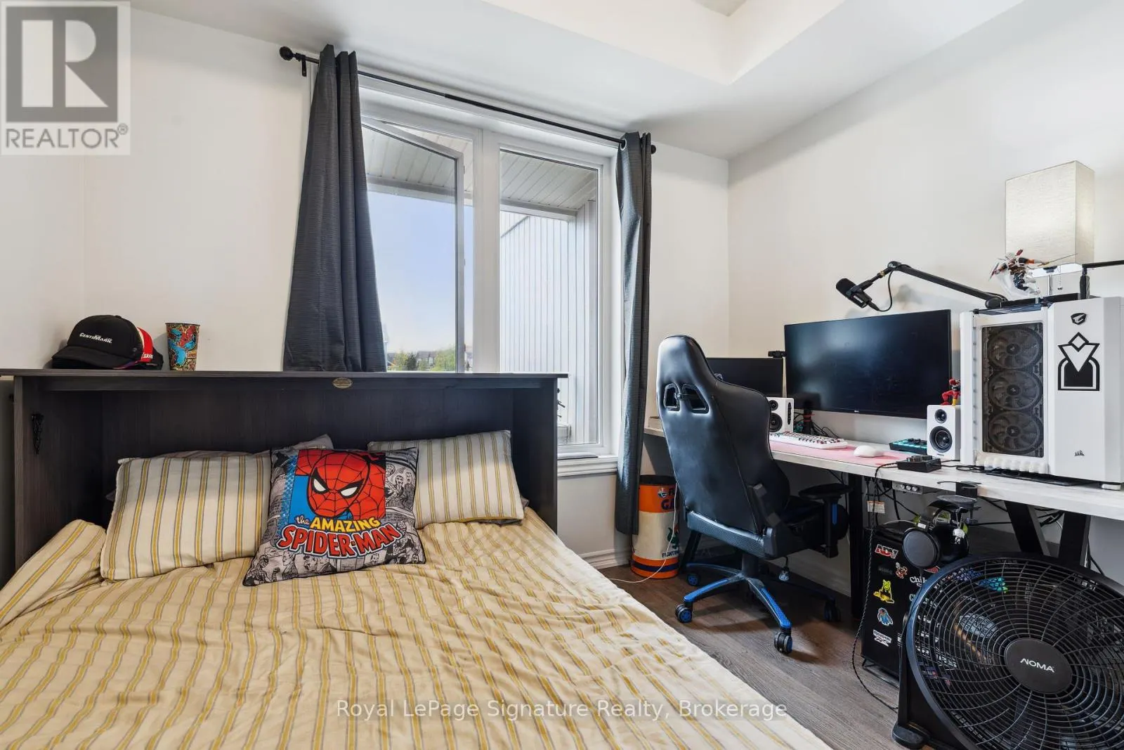 102 - 17 SPOONER CRESCENT, #102