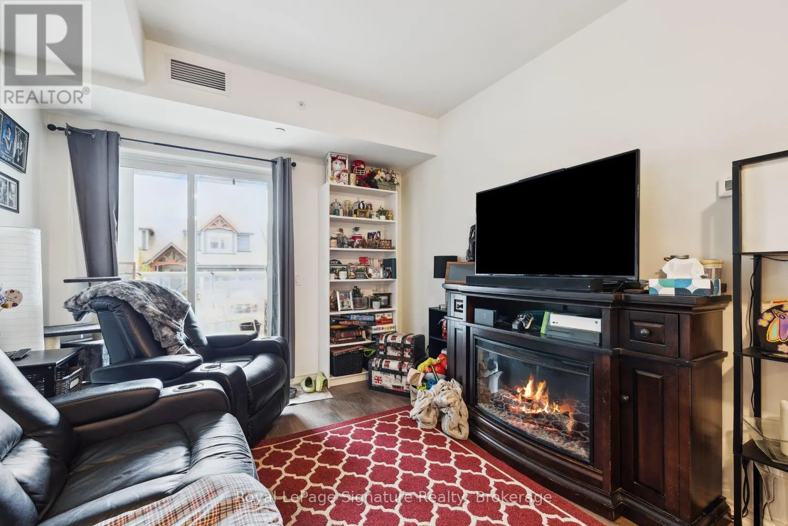 102 - 17 SPOONER CRESCENT, #102