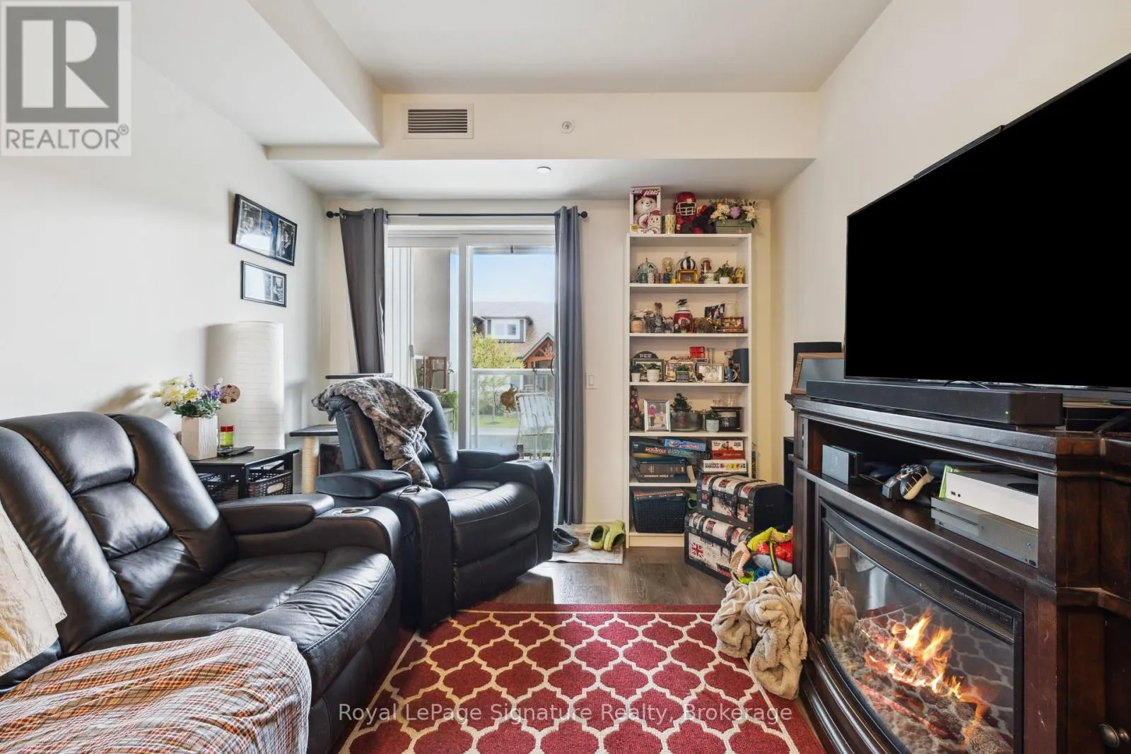 102 - 17 SPOONER CRESCENT, #102