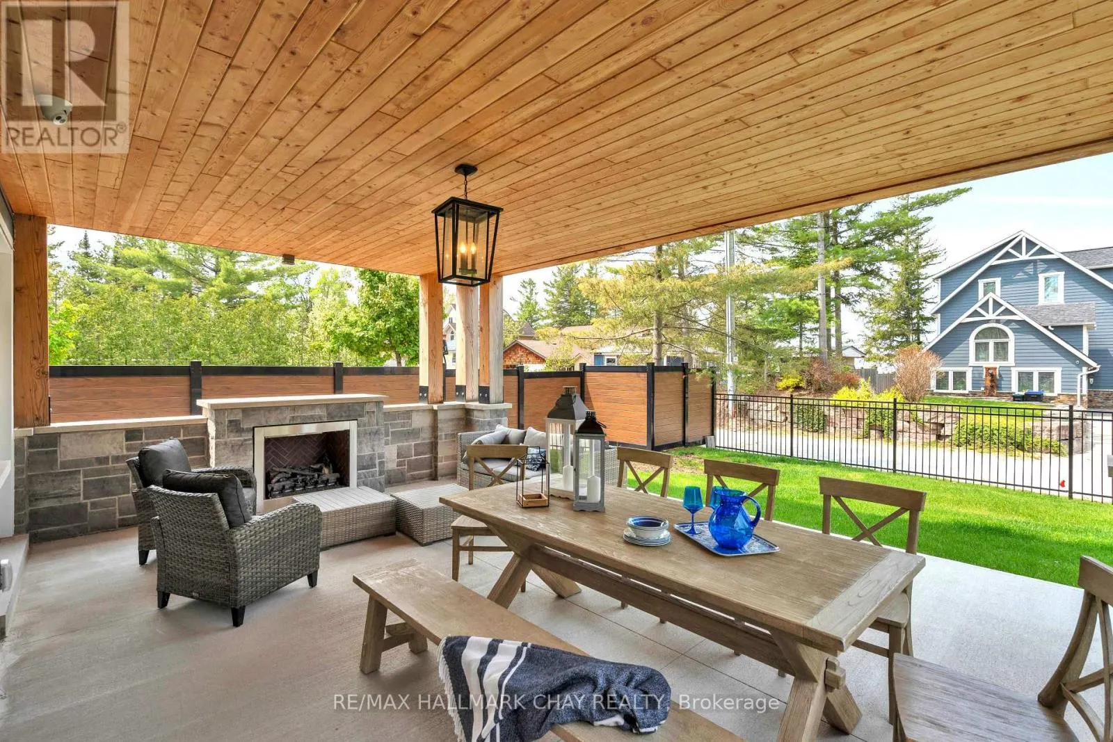 395 EASTDALE DRIVE