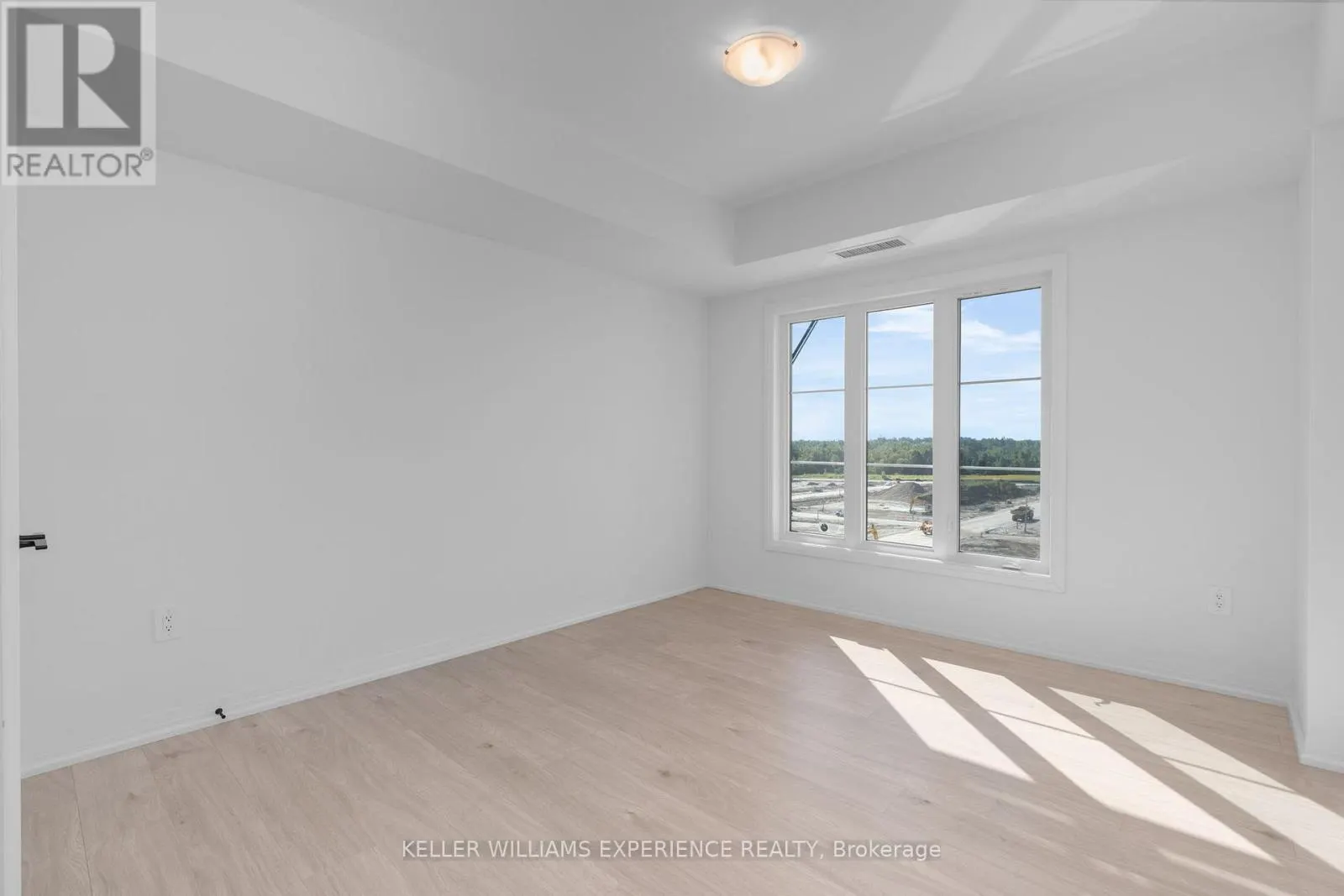 607 - 15 KNEESHAW DRIVE