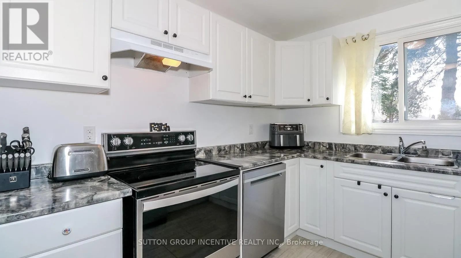 220 LETITIA STREET
