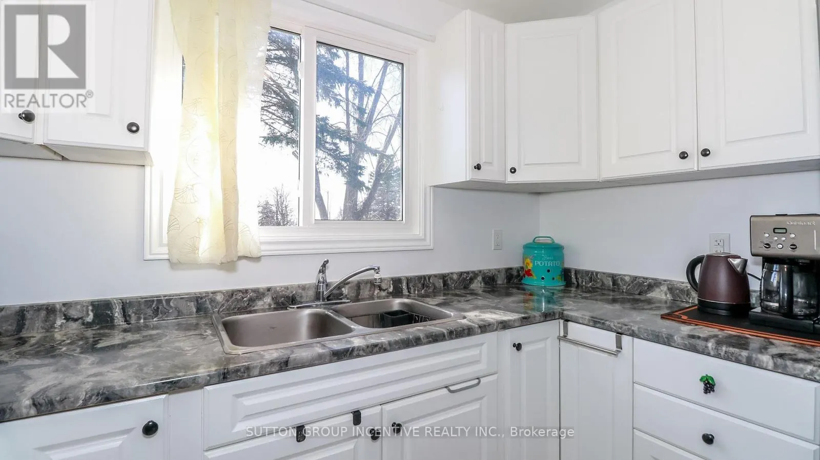 220 LETITIA STREET